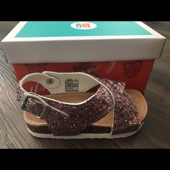 Sandles - Picture 2 of 2